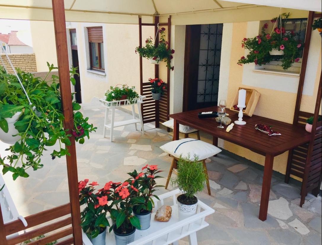 Eco-Friendly Estate I Aparthotel Primosten Exterior photo